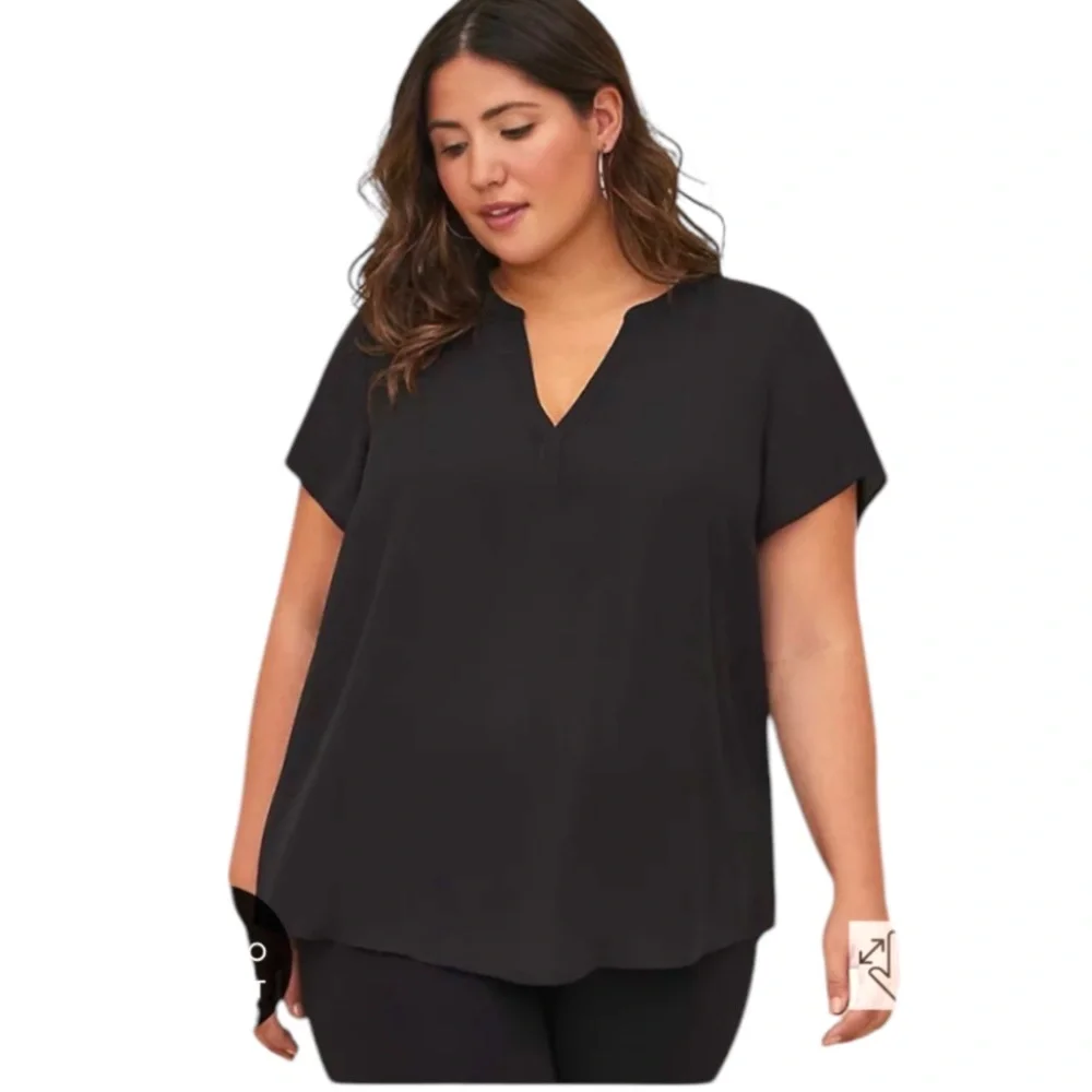 **SOLD**NWT 💕 Torrid Plus Short Sleeve Georgette Flutter Sleeve Pullover Blouse - Picture 3 of 6